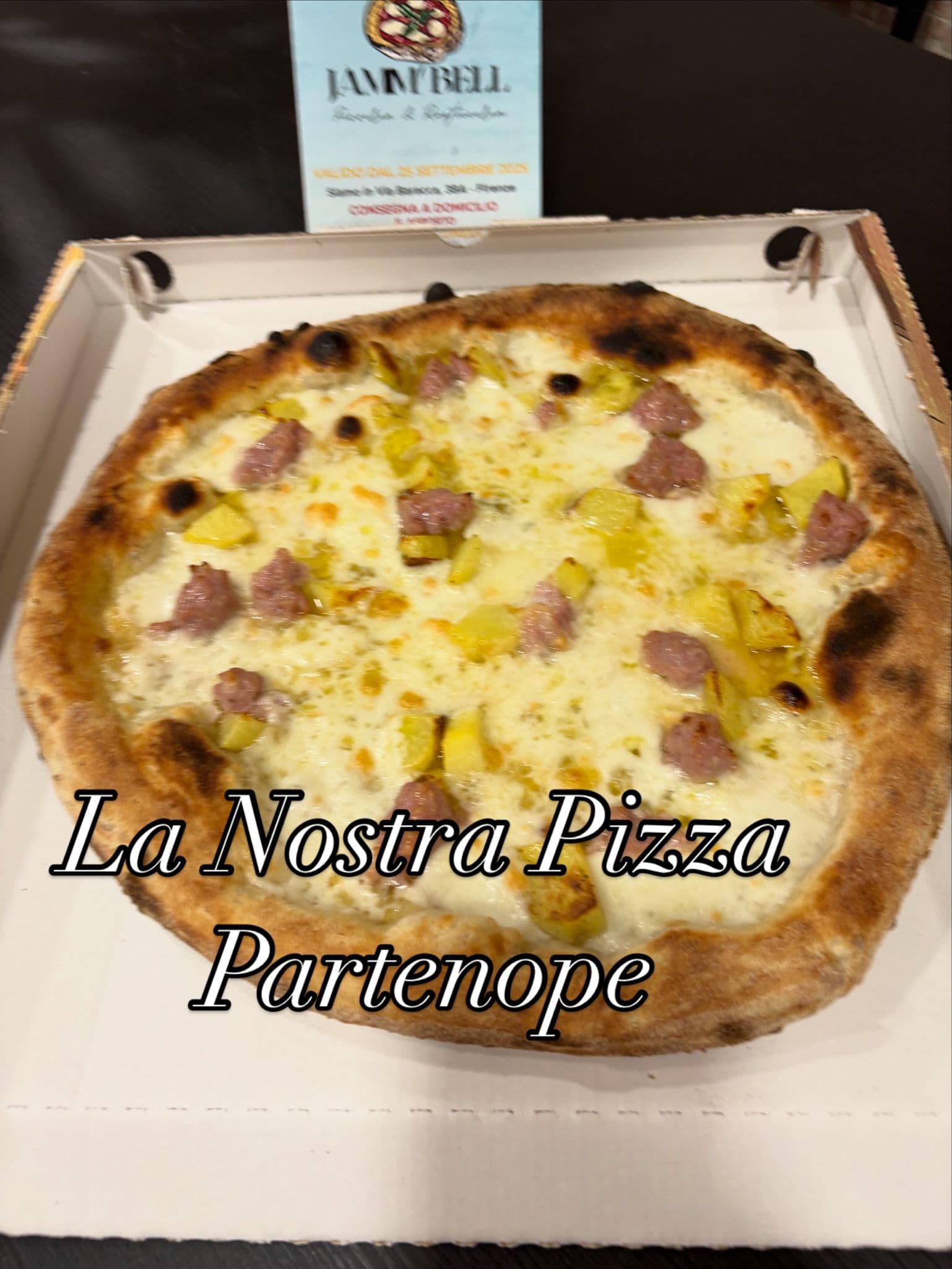 Pizza Diavola con salamino piccante e mozzarella filante
