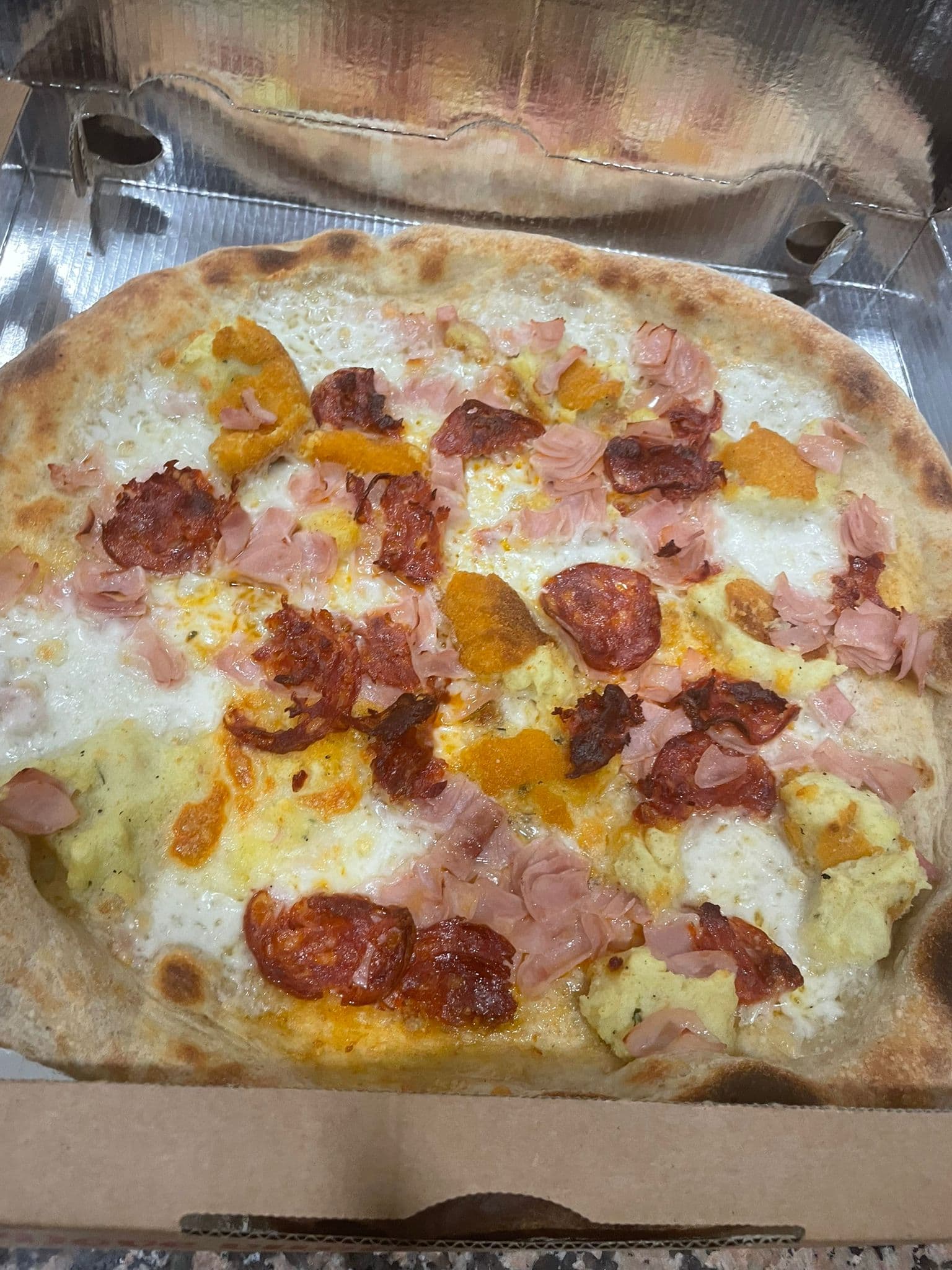 Pizza Bufalina con mozzarella di bufala DOP e basilico fresco